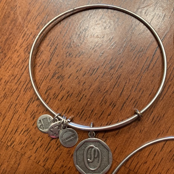 ALEX AND ANI SET IF 3 silver tone bracelets and 1 Bella Ryann gold tone - Picture 2 of 6